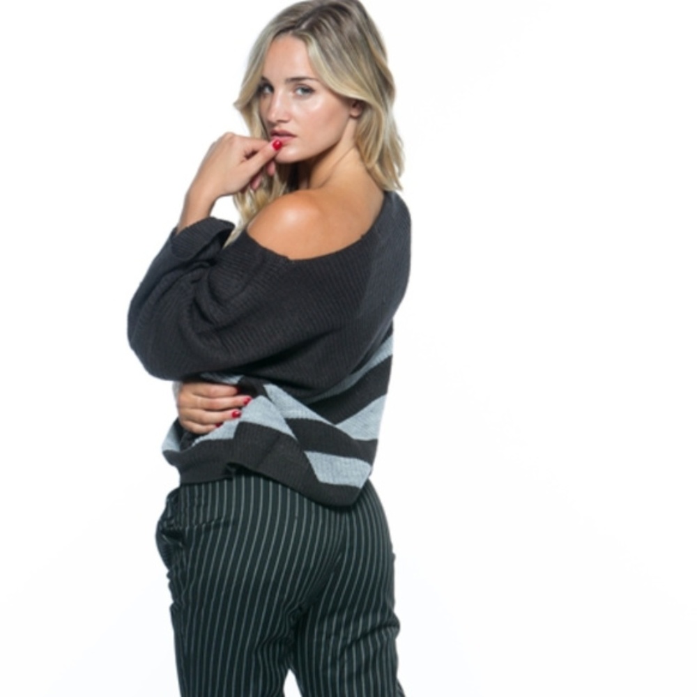 (LAST ONE) OVERSIZED KNITTED SWEATER - Picture 2 of 3